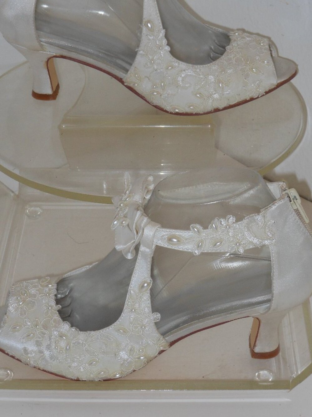 NuCOLLECTIONS WHITE JEWELED BEADED PEEP TOE SHOES SIZE 8 MEDIUM